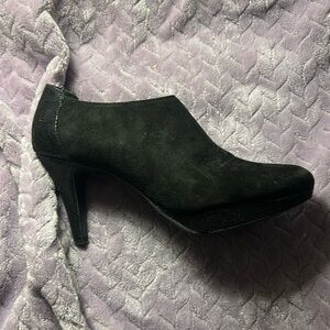 Bandolino Black Heel Booties